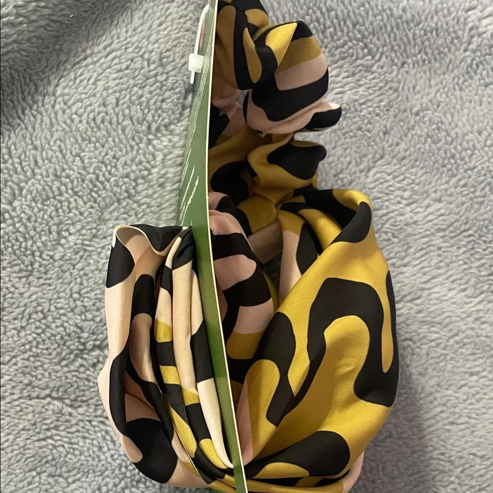 Maeberry Goody elegant scrunchie